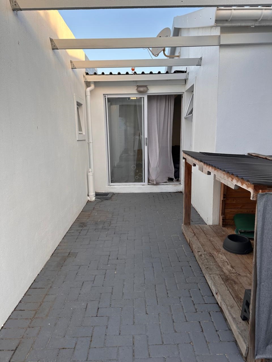 To Let 3 Bedroom Property for Rent in Table View Western Cape